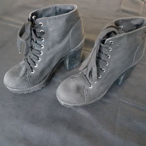 Divided by H&M canvas platforms